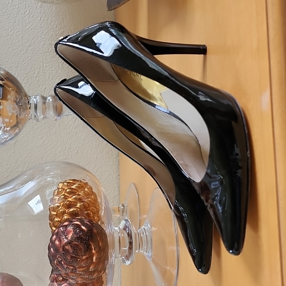 Michael Kors Flex Black Patent Leather Heels size 7